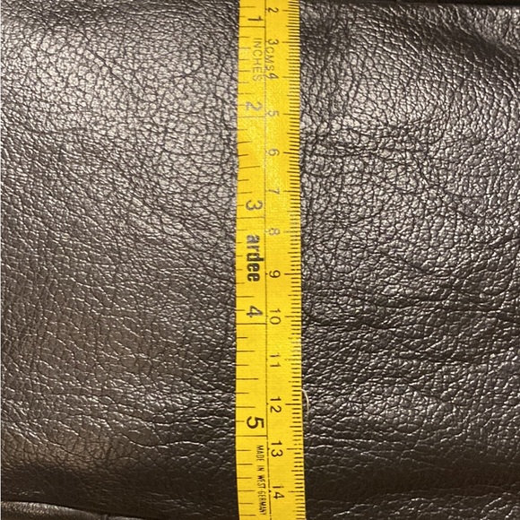 EUC black leather shoulder bag made in Italy. - Picture 6 of 10